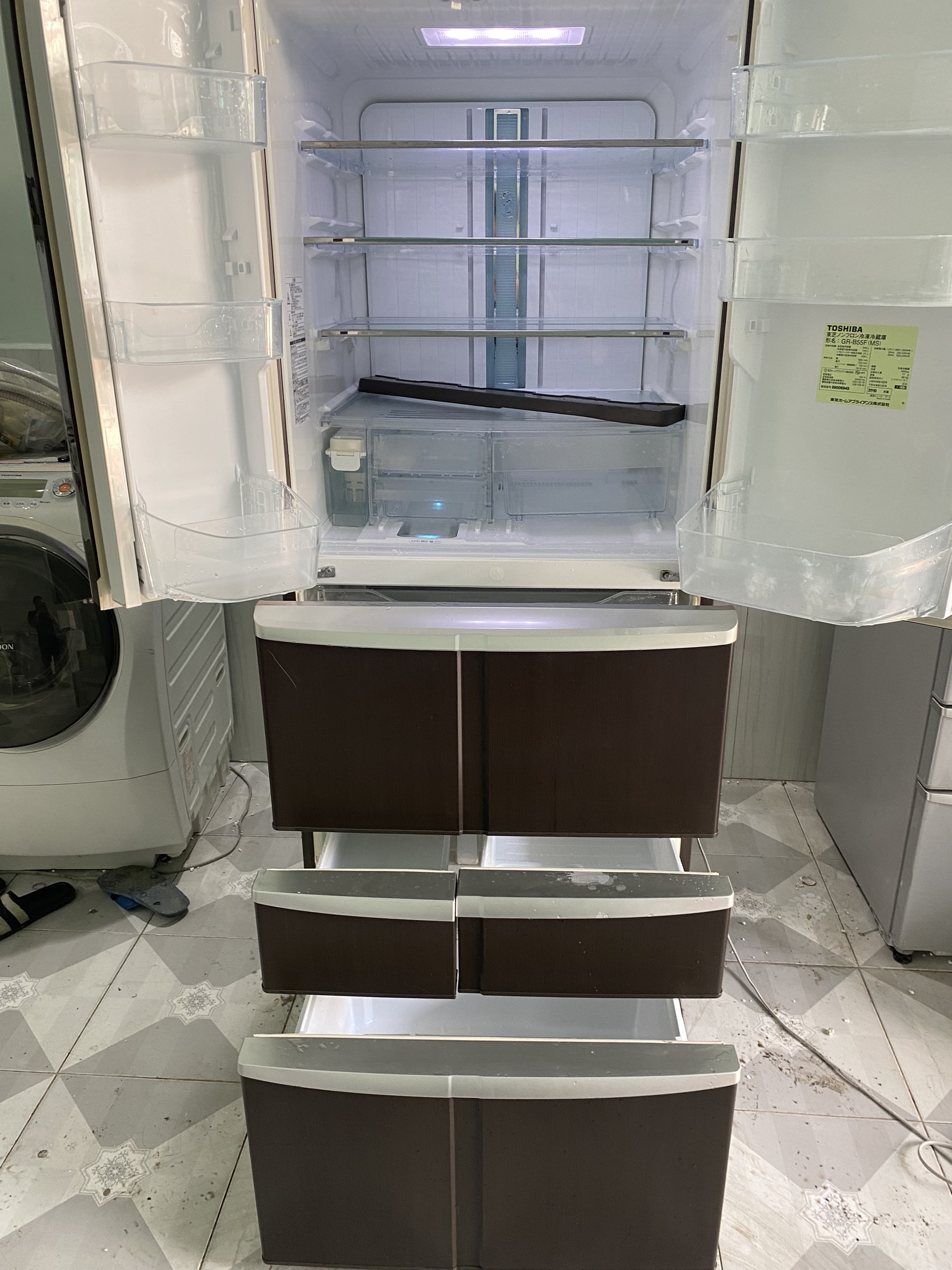 Tủ Lạnh Cũ Toshiba GR-B55F cửa từ, màu nâu gỗ cực sang